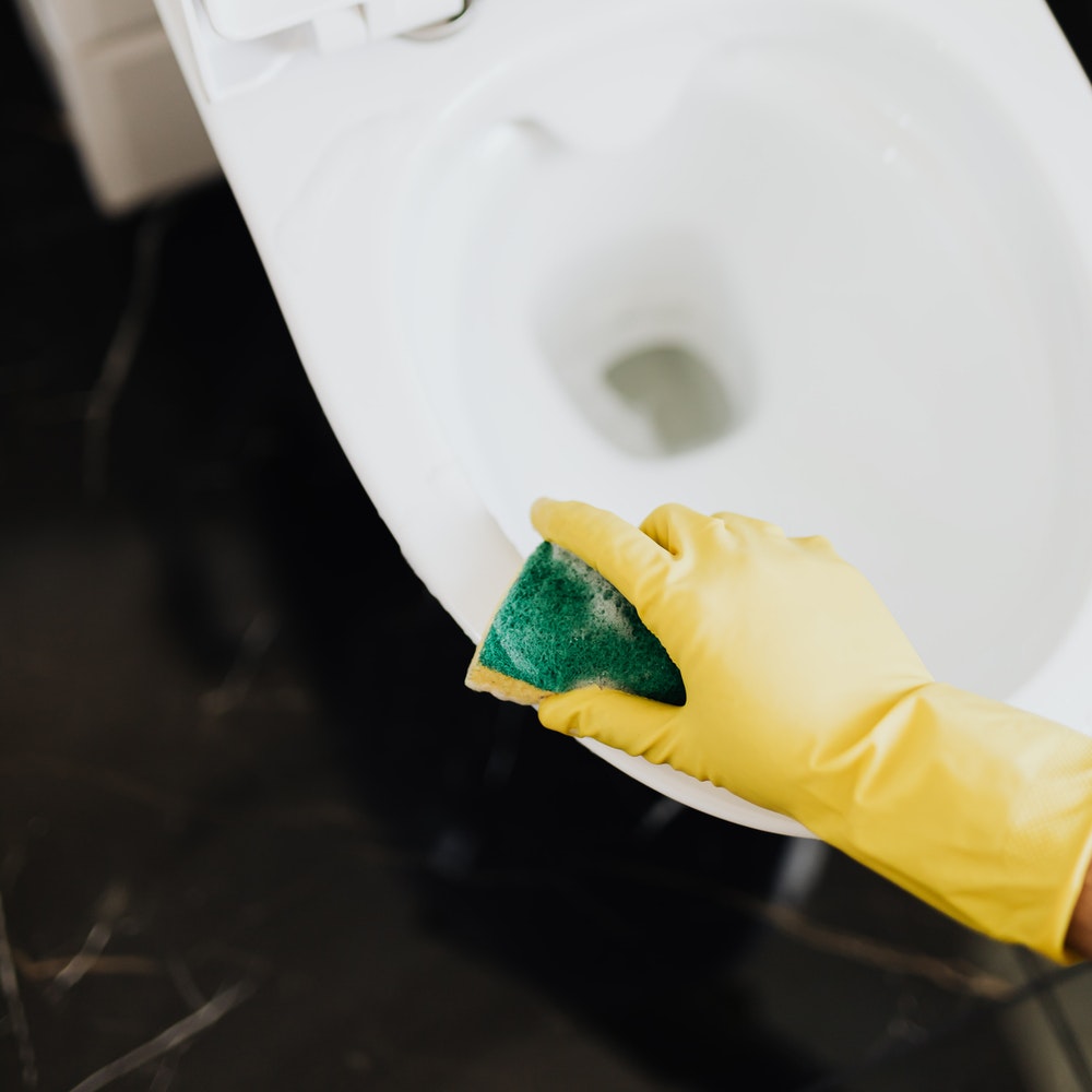 Técnicas de limpieza y desinfección de aseos